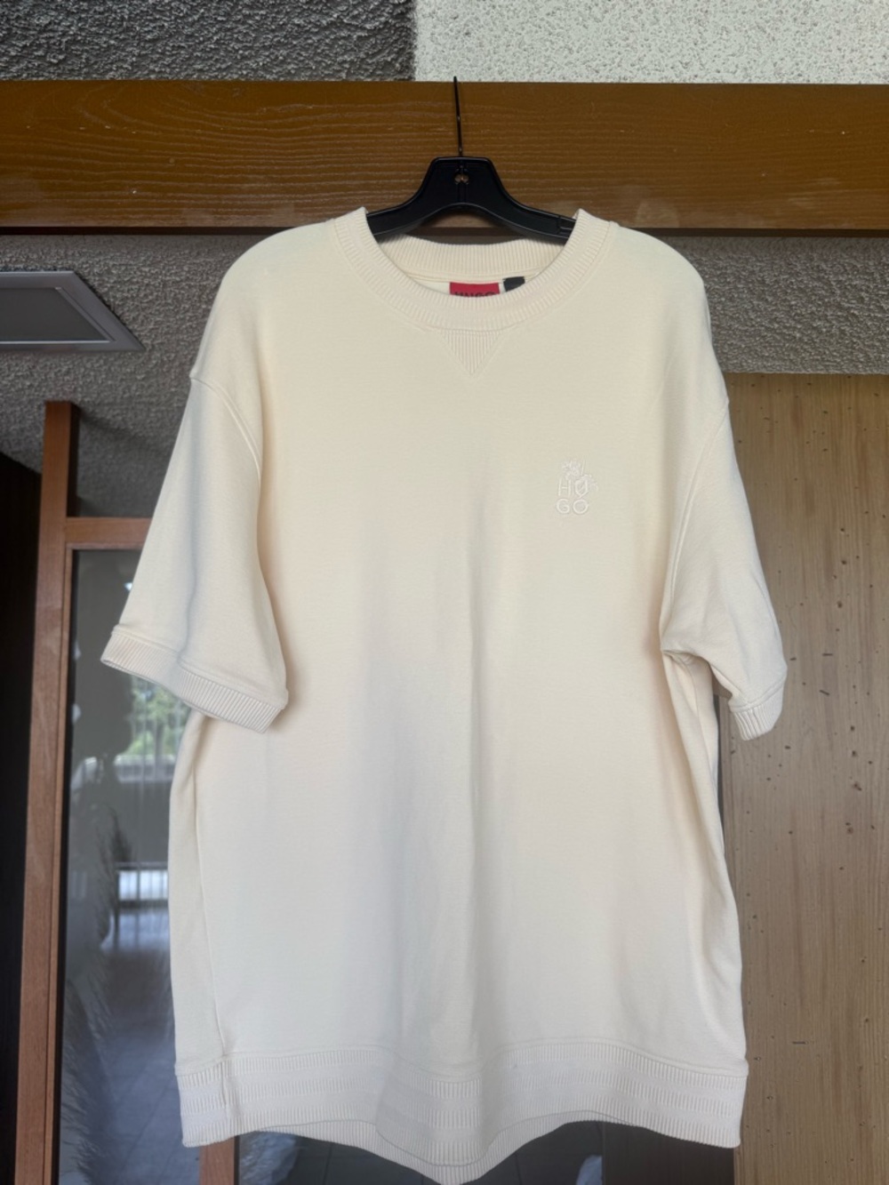 HUGO Cream Crewneck Short-Sleeve Sweatshirt